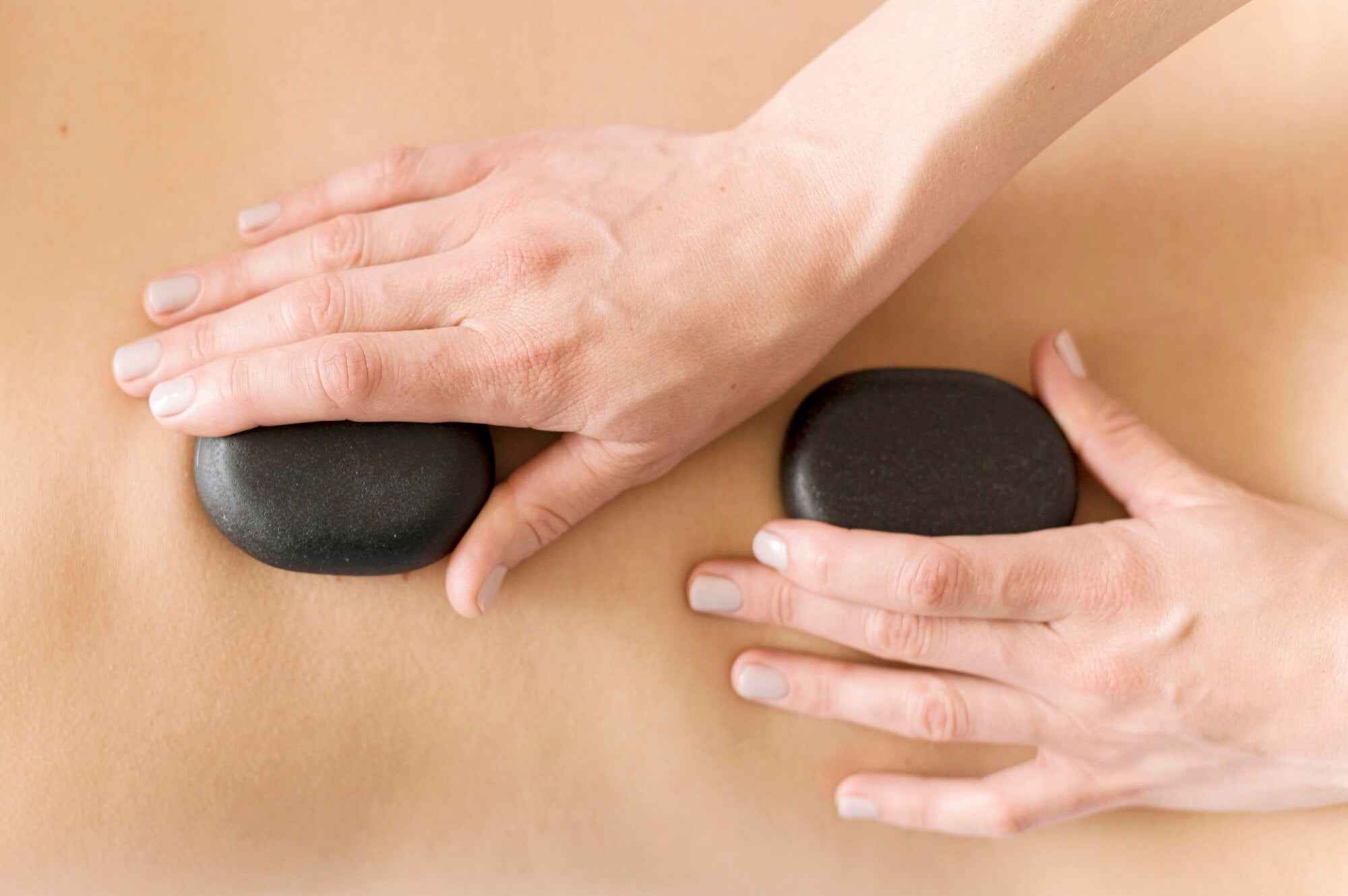 How Hot Stone Massage Relieves Chronic Pain and Tension